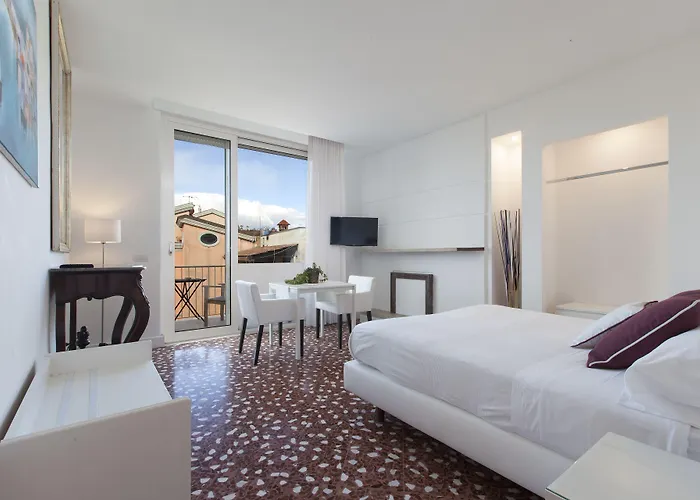 Sorrento Apartments *