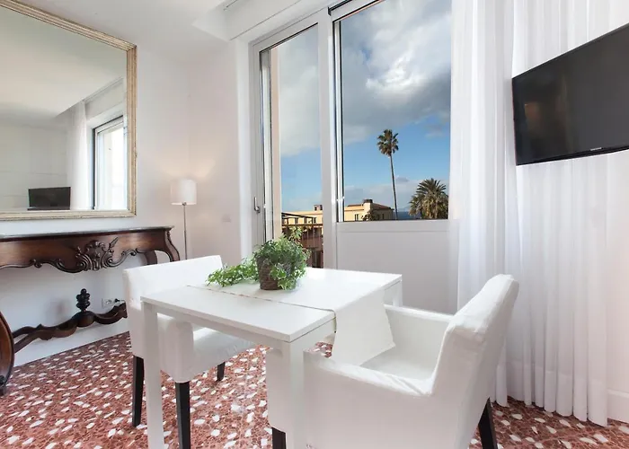 Апартаменты Sorrento Apartments