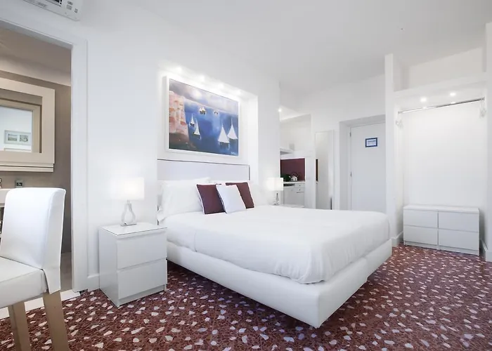 Sorrento Apartments *